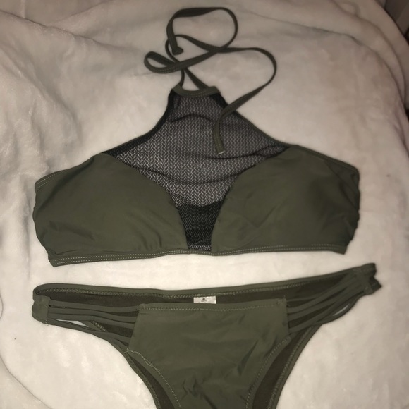 Bikini - Picture 2 of 2